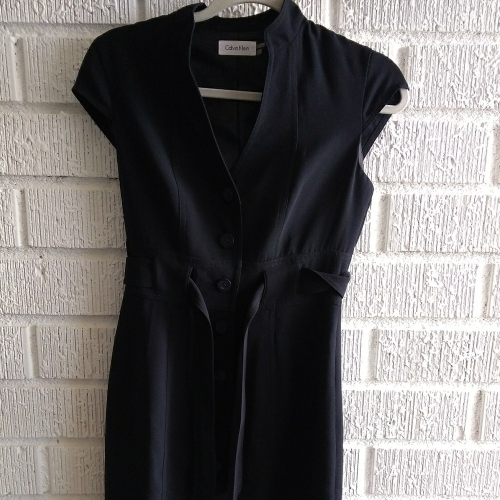 CALVIN KLEIN  Collar Belted Button Dress in black